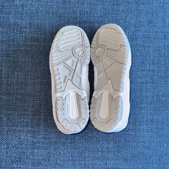 New Balance 550 Triple White Leather Sneakers (Men's 7 / Women's 8.5) - Picture 7 of 12